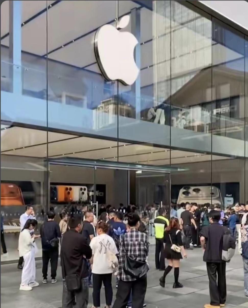 首批买iPhone 17的人已经赚了800 iPhone 17今日首销！成都太古