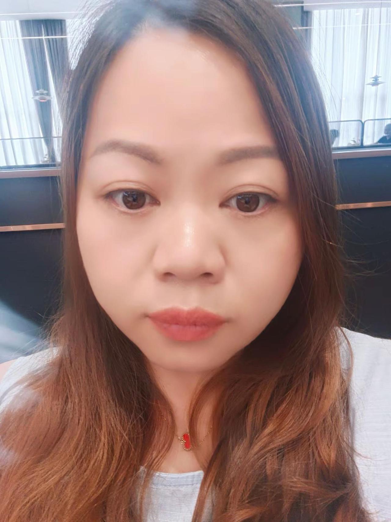 不高不瘦不漂亮但很普通