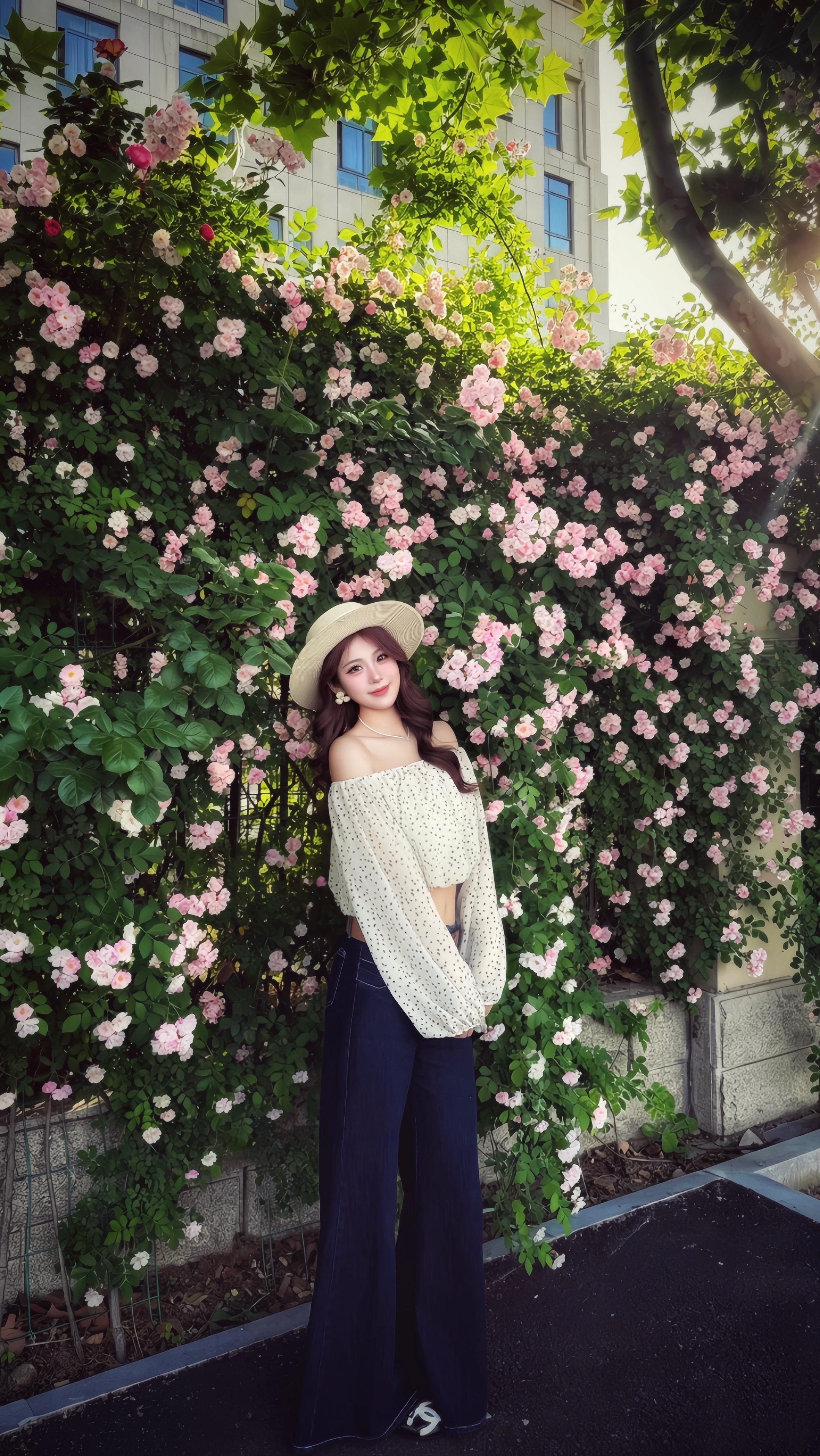 墙角开了一朵小花