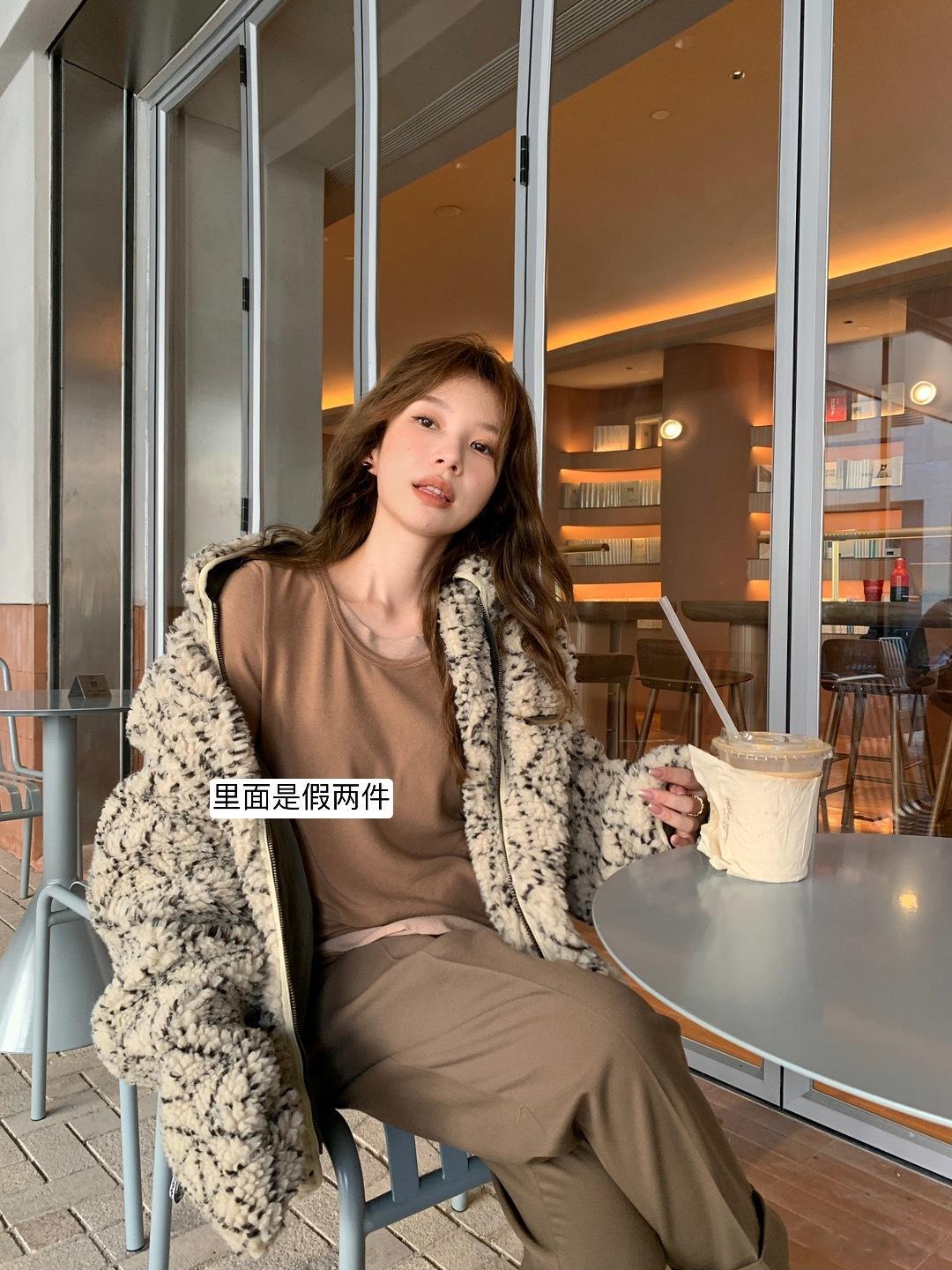 这个内搭我推荐每个人都要有[苦涩]又来了一个搭配 外套我觉得是民族风➕冲锋衣的结