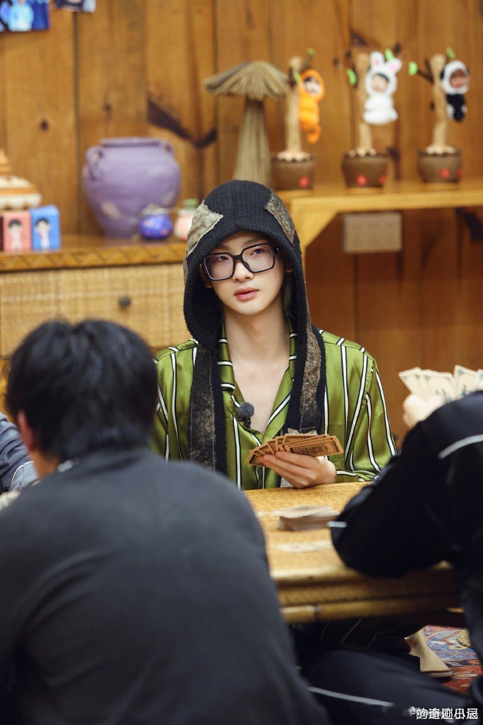 周震南有自己的语言系统看 《欢迎来到蘑菇屋》笑不活了！别人组词靠语感，周震南全凭