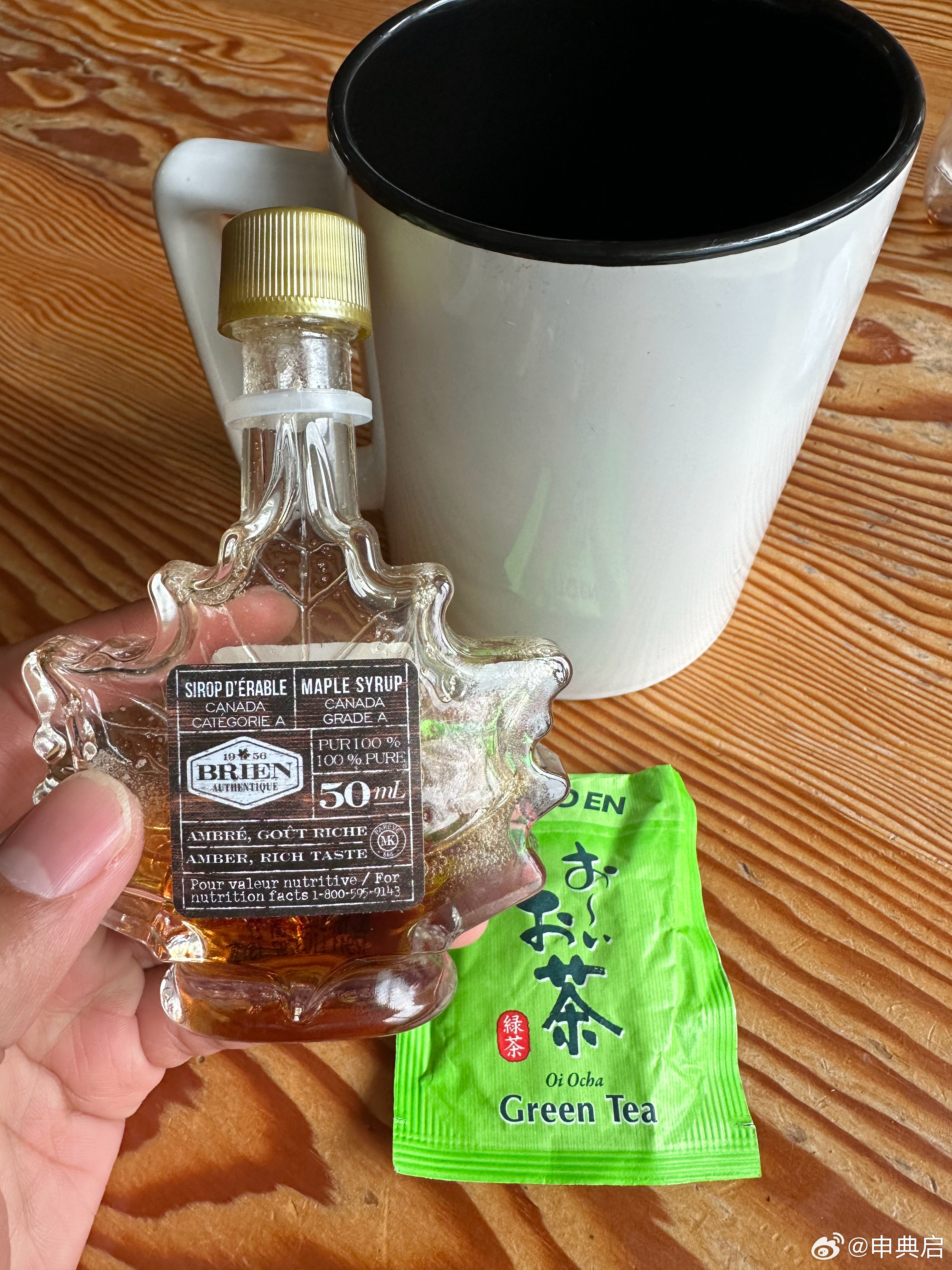 我替大家尝过了，加拿大的枫糖，不好吃，很甜，但是有一股怪味。  ​​​