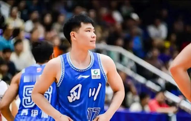 四川男篮赚得盆满钵满！  
 
虽然主场输给了广东男篮，但四川男篮却赚了不少！据