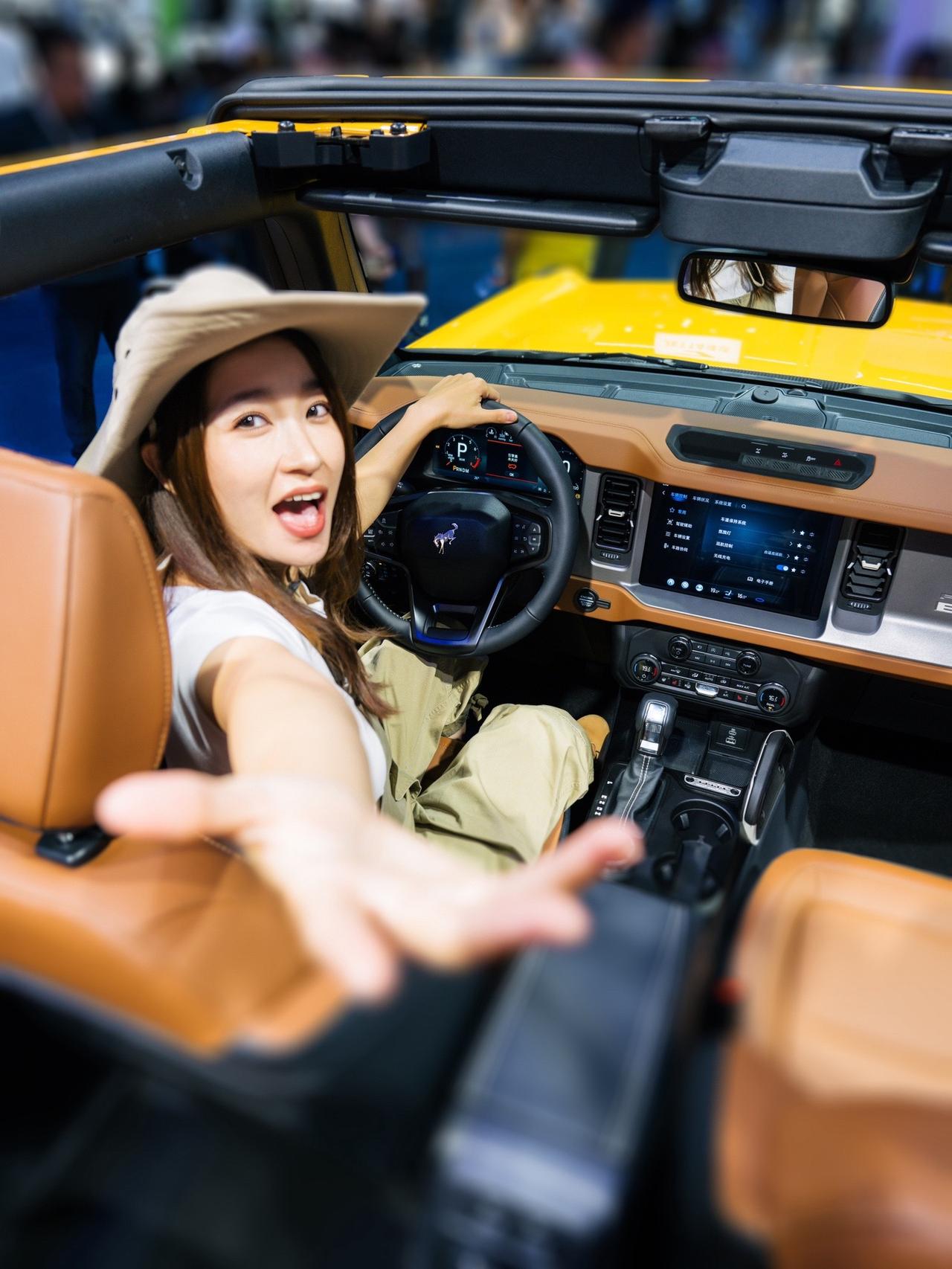 逛成都车展的第6年
成为户外人的第8年
拿驾照的第12年
我终于找到了心仪的大玩