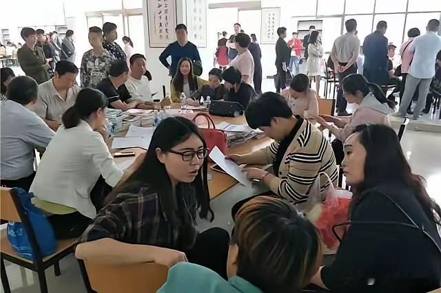 不少考生和家长都踩坑了，
以为高考语文拉不开分！
好多人默认大家分数都卡在110