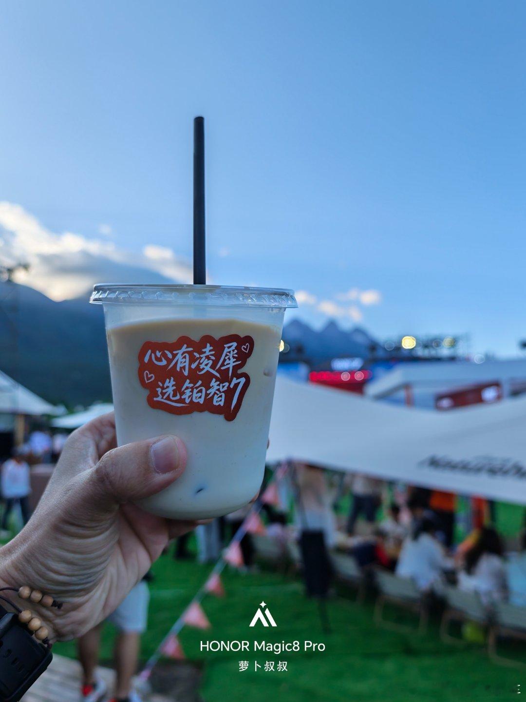 又是荣耀Magic8 Pro的美好时光，出差路上，无论深中通道的岛舰，还是云南丽