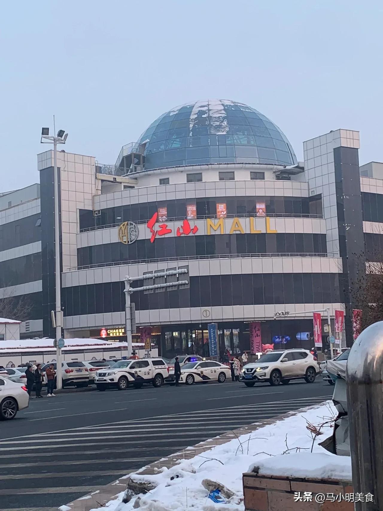  我今天去红山MALL了，开业了人是真的太多了，买戒指都要排队生意好的不得了，有