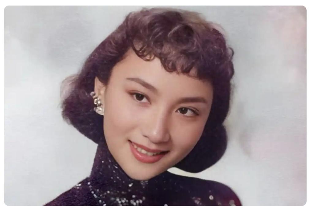 历史老照片分享这是香港演员夏梦的一张玉照。关于夏梦的美丽，金庸曾说过：西施怎样美