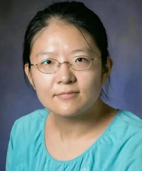 广州一女教授在 985 任教 2 年，每次课上都没几个人上课，最终因考核不过惨遭