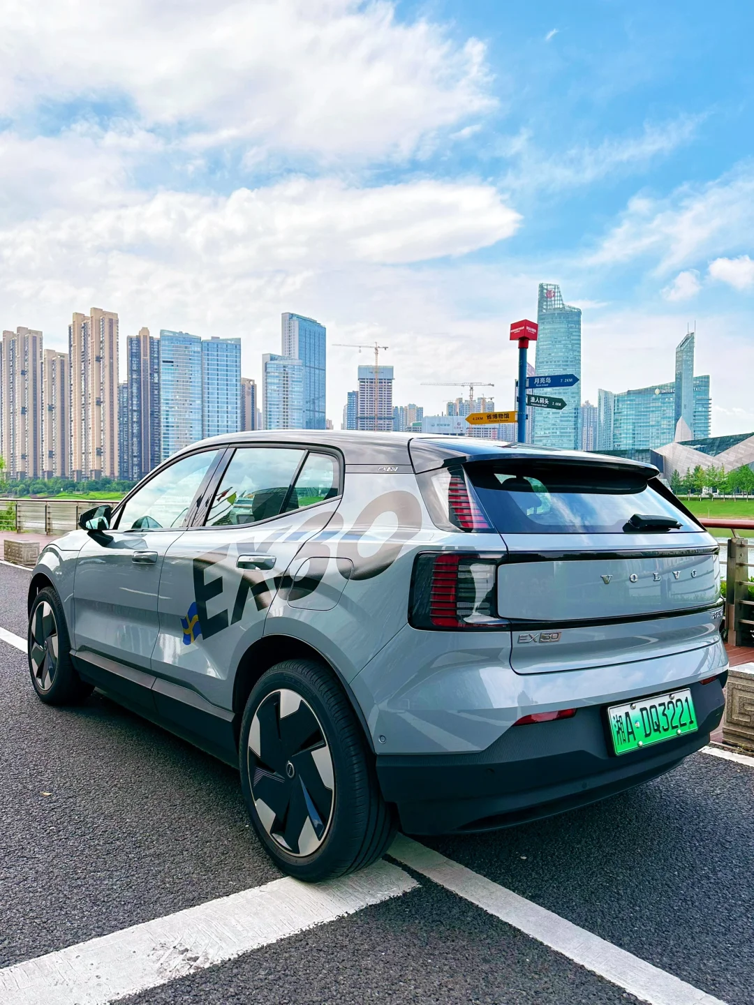 🚗夏季CityWalk新选择，沃尔沃EX30带你领略