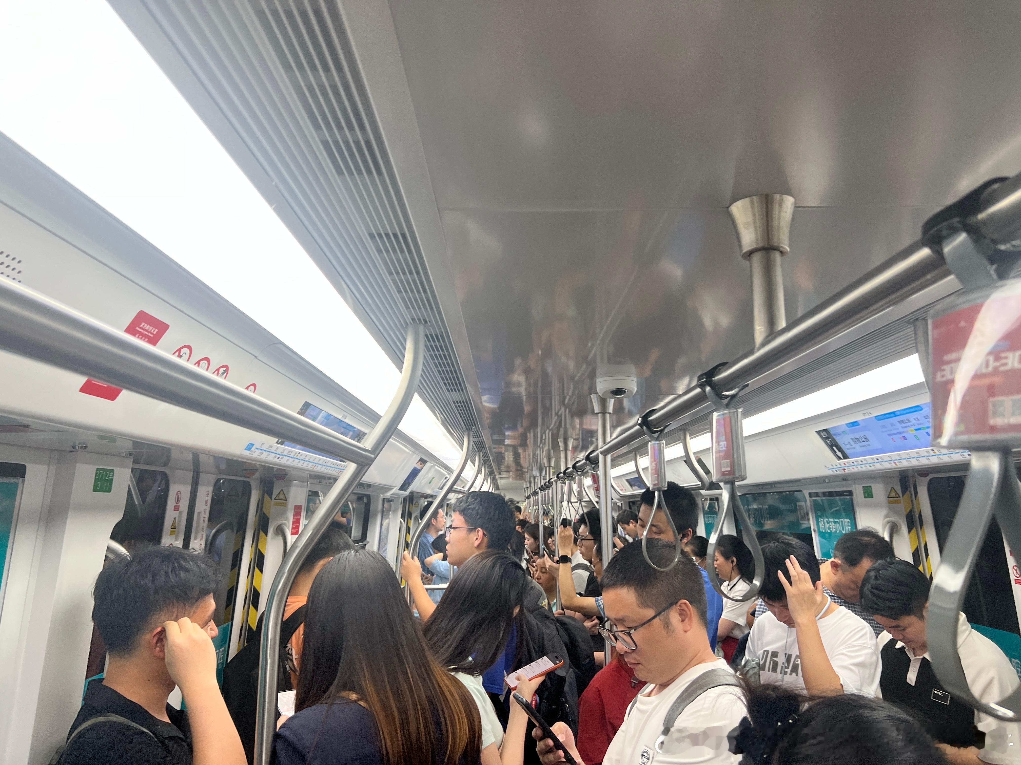 深圳地铁 网友：2026年5月29日（周五）18:25，深圳地铁3号线福田-购物