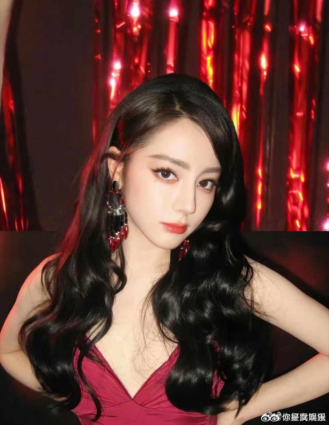 王楚然的风格在像迪丽热巴靠近 