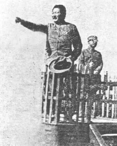 1933年5月，日军铁蹄踏入热河，进逼平津，而当时的国民政府却急于对日妥协。面对