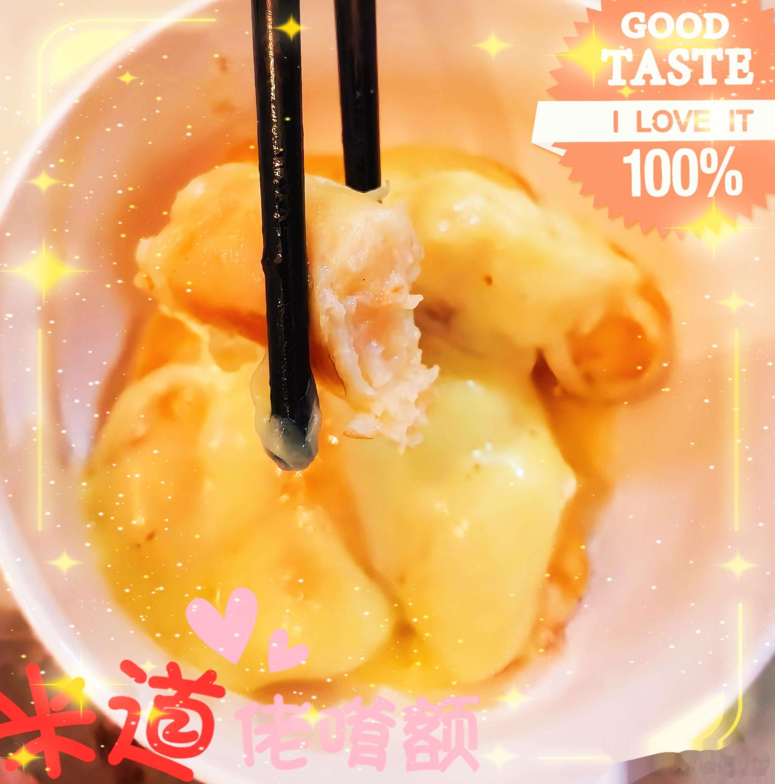 #邓伦# [色]#火社火锅# 不太会做饭的我煎一下鲜虾肠还是会的[思考]煎完再淋