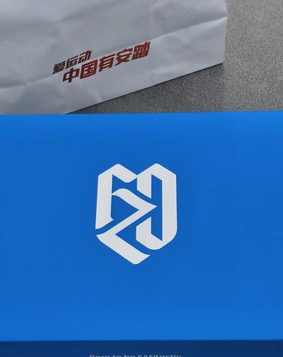 外面也太热了吧，但是拿到鞋子心情好好