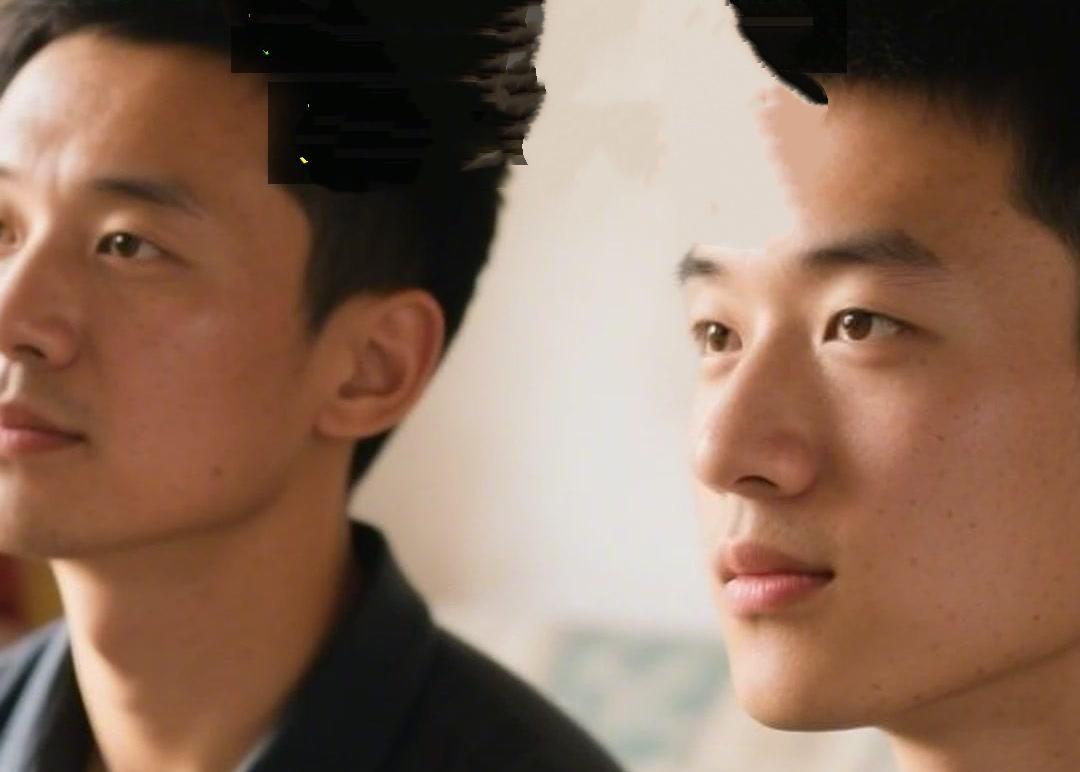 近日，陈慧琳的姑妈刘建芝在社交平台晒出团年照，陈慧琳的两个儿子刘升和刘琛正面照罕