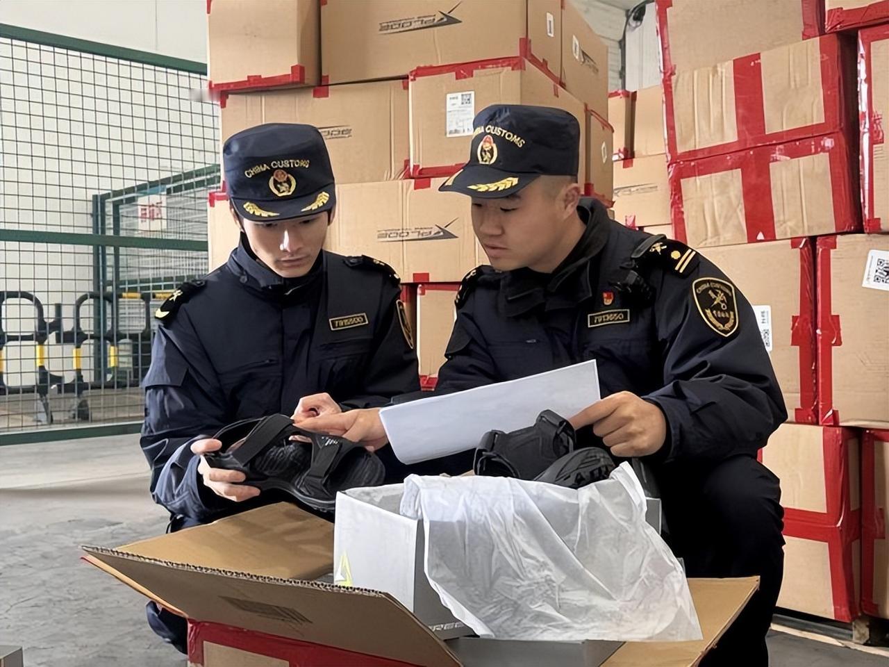前线战事胶着吃紧，后方却乱象丛生，大量军用物品被非法走私，最终反倒让美国军工企业