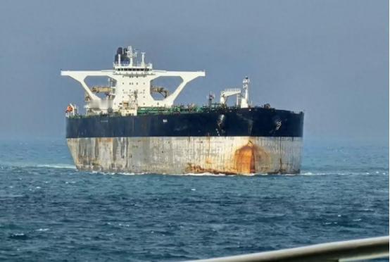 美军扣押悬挂俄罗斯国旗的油轮，俄军高官：需要击沉几艘美国船只
 
“必须用鱼雷击