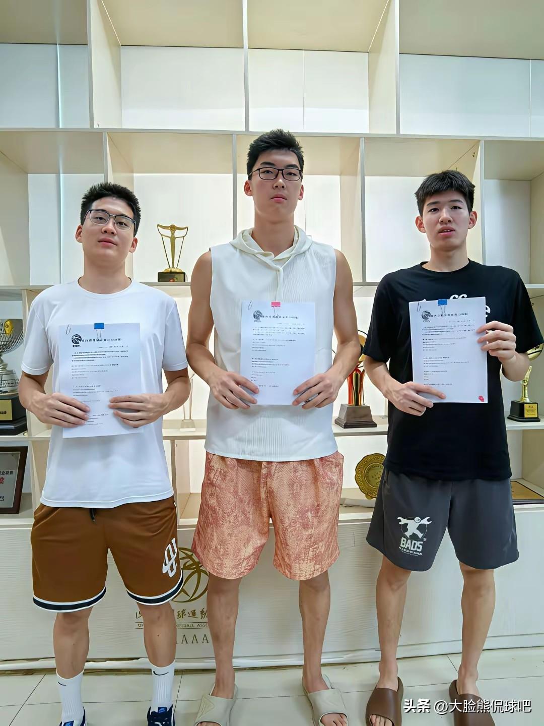 看不懂山东男篮的操作，赛季初火线提拔了四名年轻球员王证、谢文政、马延东和赵浩然。