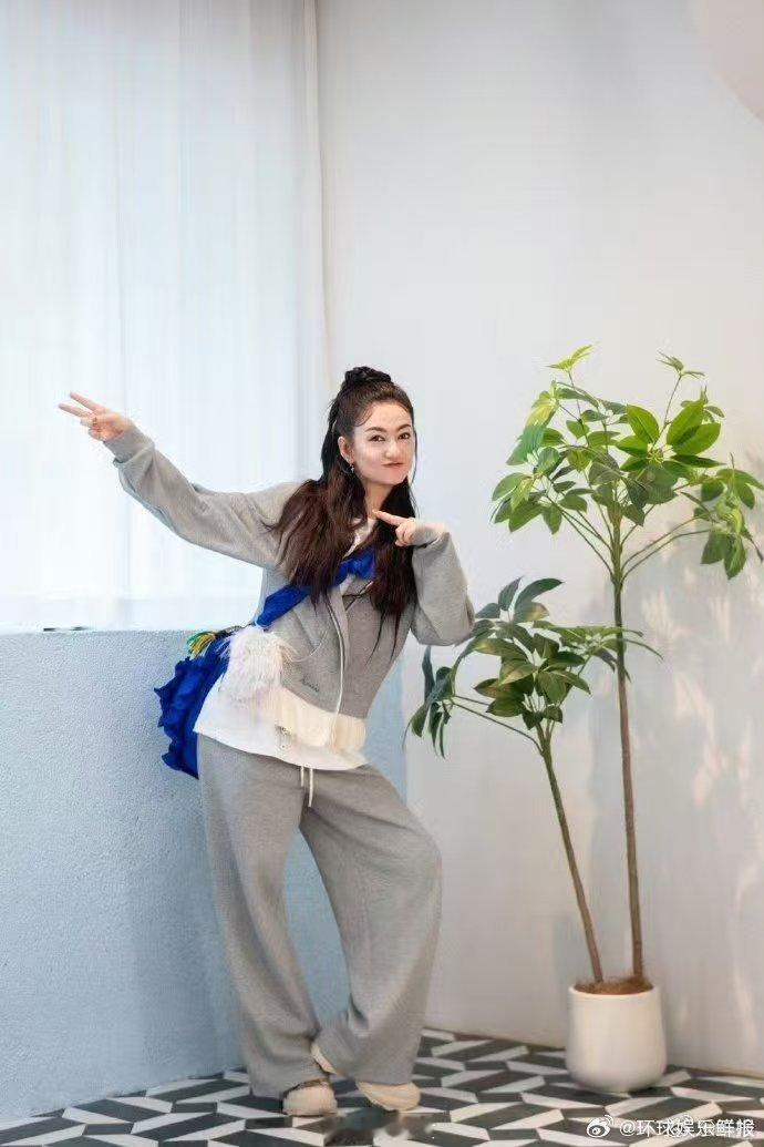 乌兰图雅者来女万千惠约搓澡乘风2026这波贴贴者来家族！万千惠在线约搓澡，喊者来