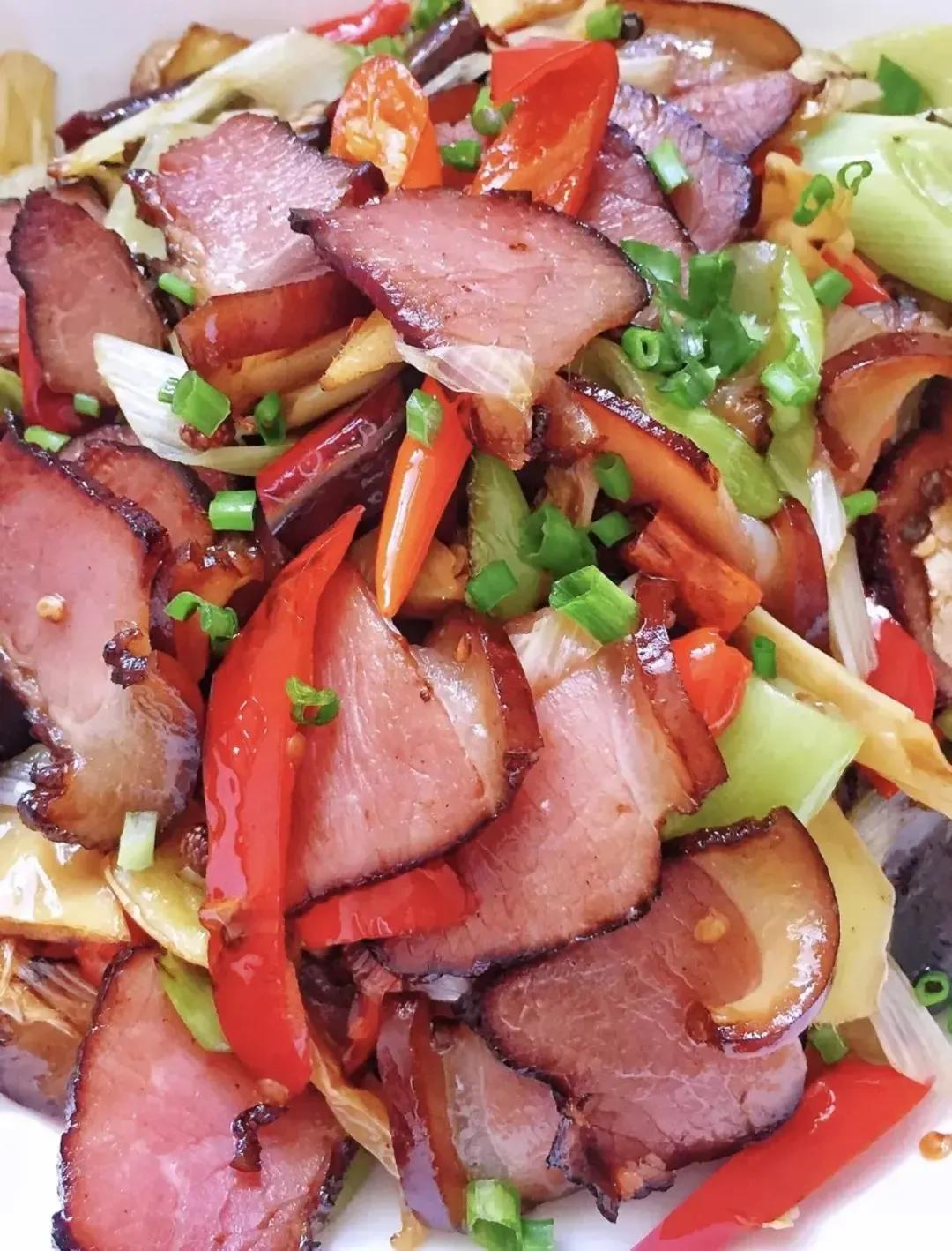 需要腊肉和香肠的朋友，请看向我（ran4940751）

我们采用的是传统烟熏工