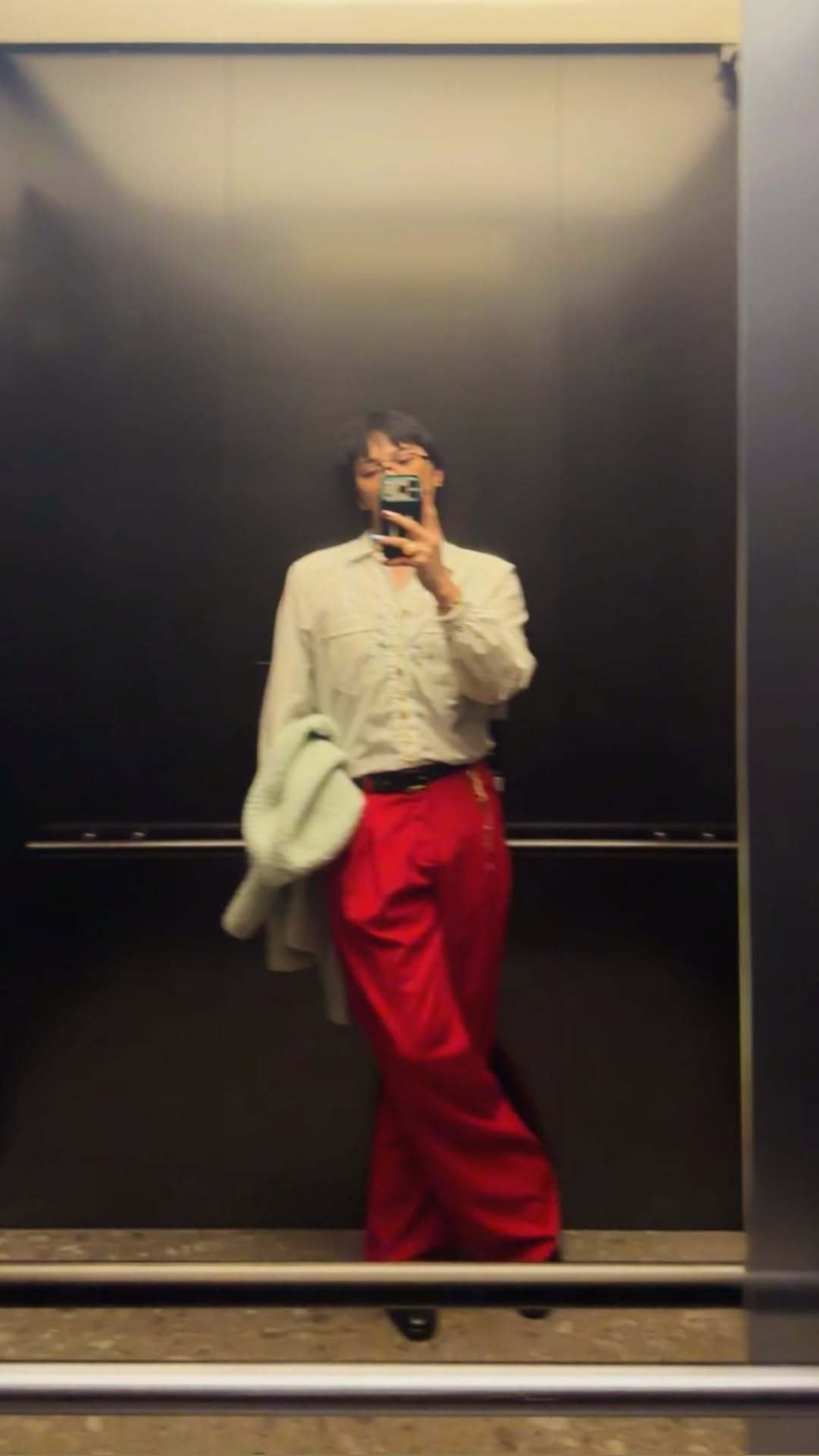 好那个...拍的漫不经心...但其实在夜店做萌妹 