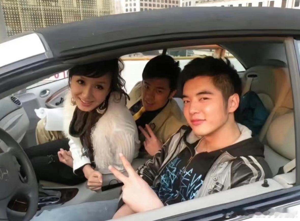 娄艺潇回应整容 明星做美容做保养护肤再正常不过了，很怀念以前爱情公寓娄艺潇青涩的