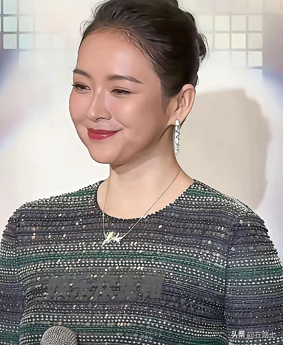 这是章子怡？咋看着跟以前不一样了，是胖了还是那个“灵气”真跑了？
内容： 妈呀刷