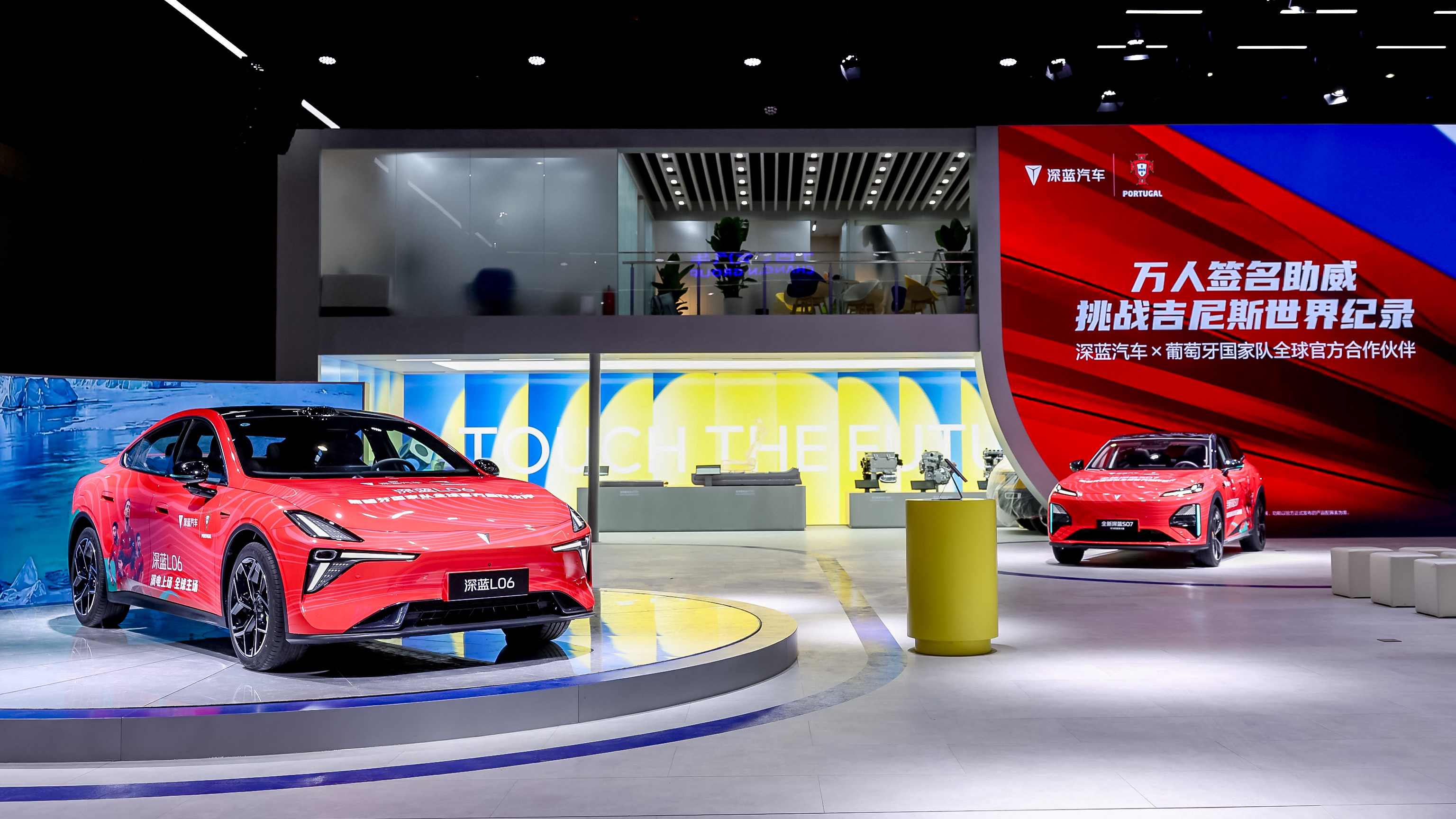 2026重庆国际车展现场，全新深蓝S07华为乾崑激光版增程车型正式上市，限时优惠