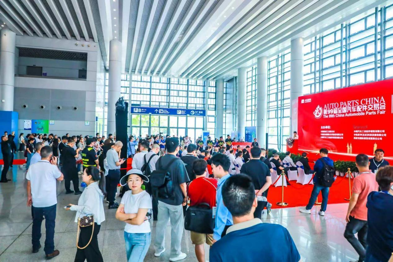 第99届全国汽配会在渝举行。5万平米展区、近1500家企业、3万人次专业观众、2