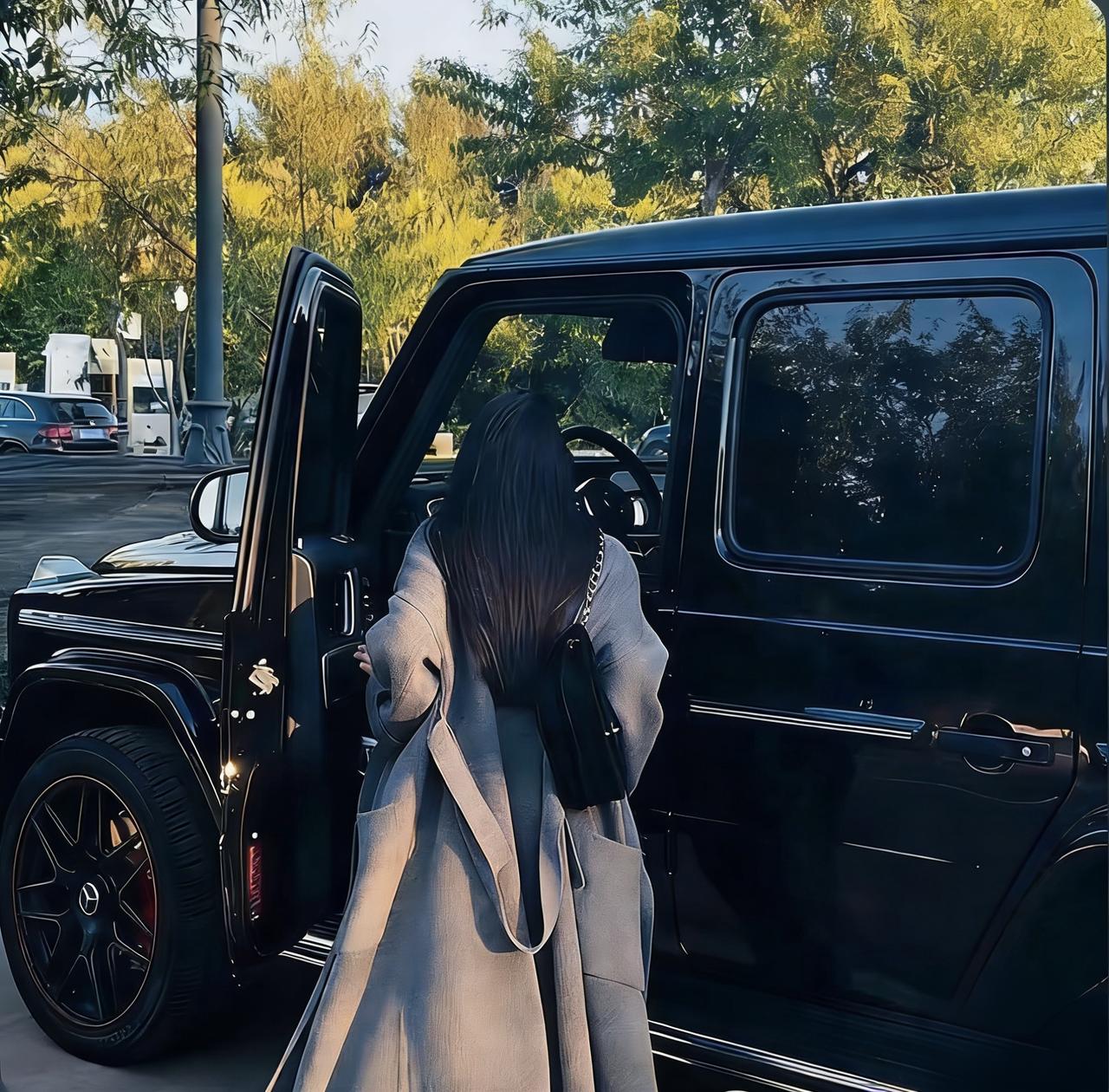 短时间内变得有气质，第一，学会衣服穿搭，适合自己风格的服饰搭配，要有品.第二学着