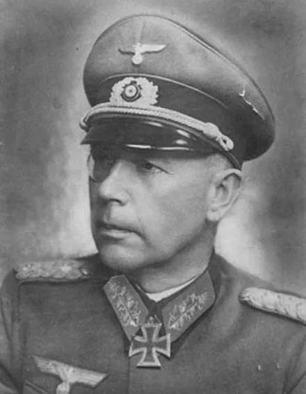 1944年，6万德军被50万苏军包围。苏军表示投降不杀，施特默尔曼却用行动证明了