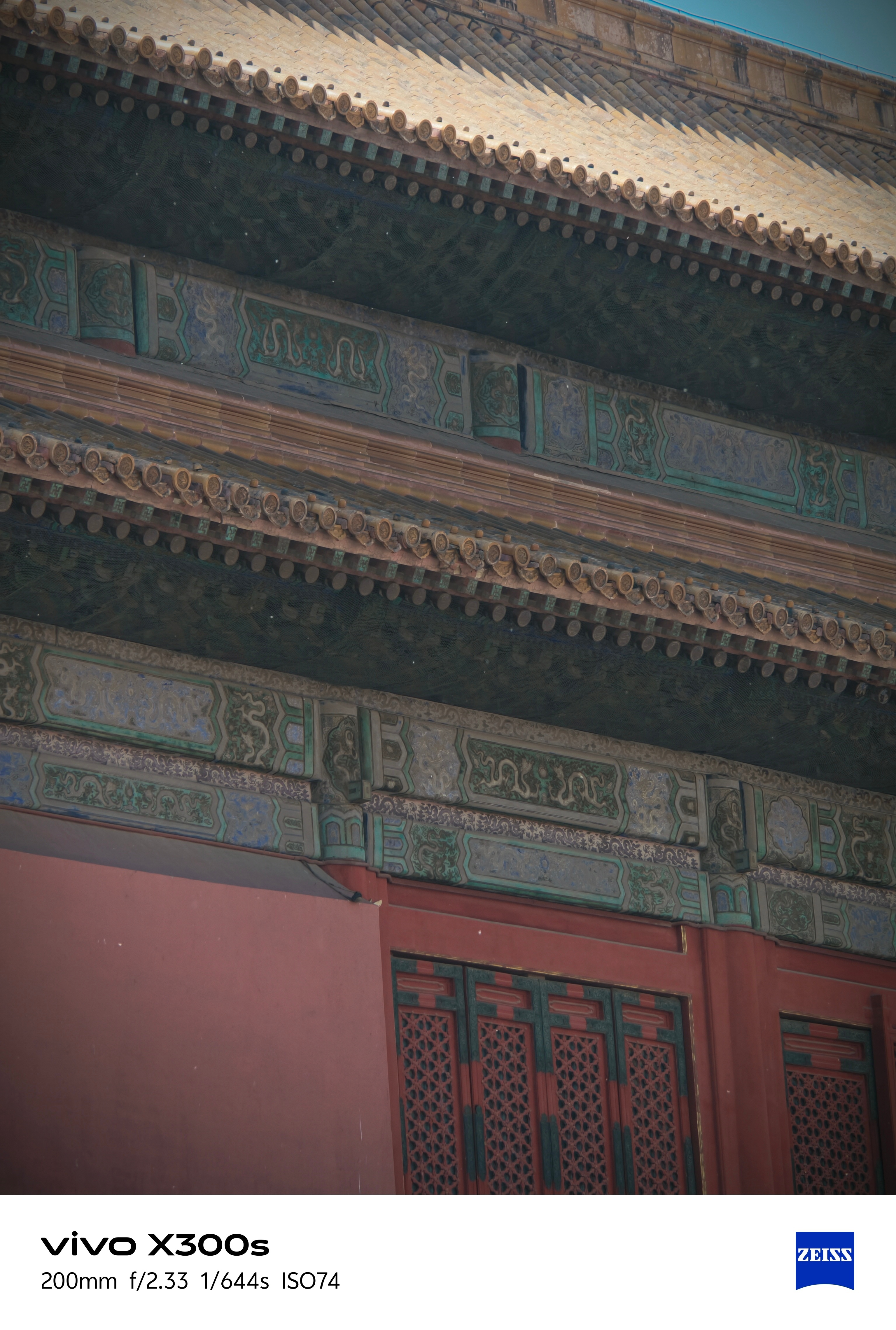 vivo X300s的这个全新人文街拍模式是真的出片，搭配200mm增距镜，随手