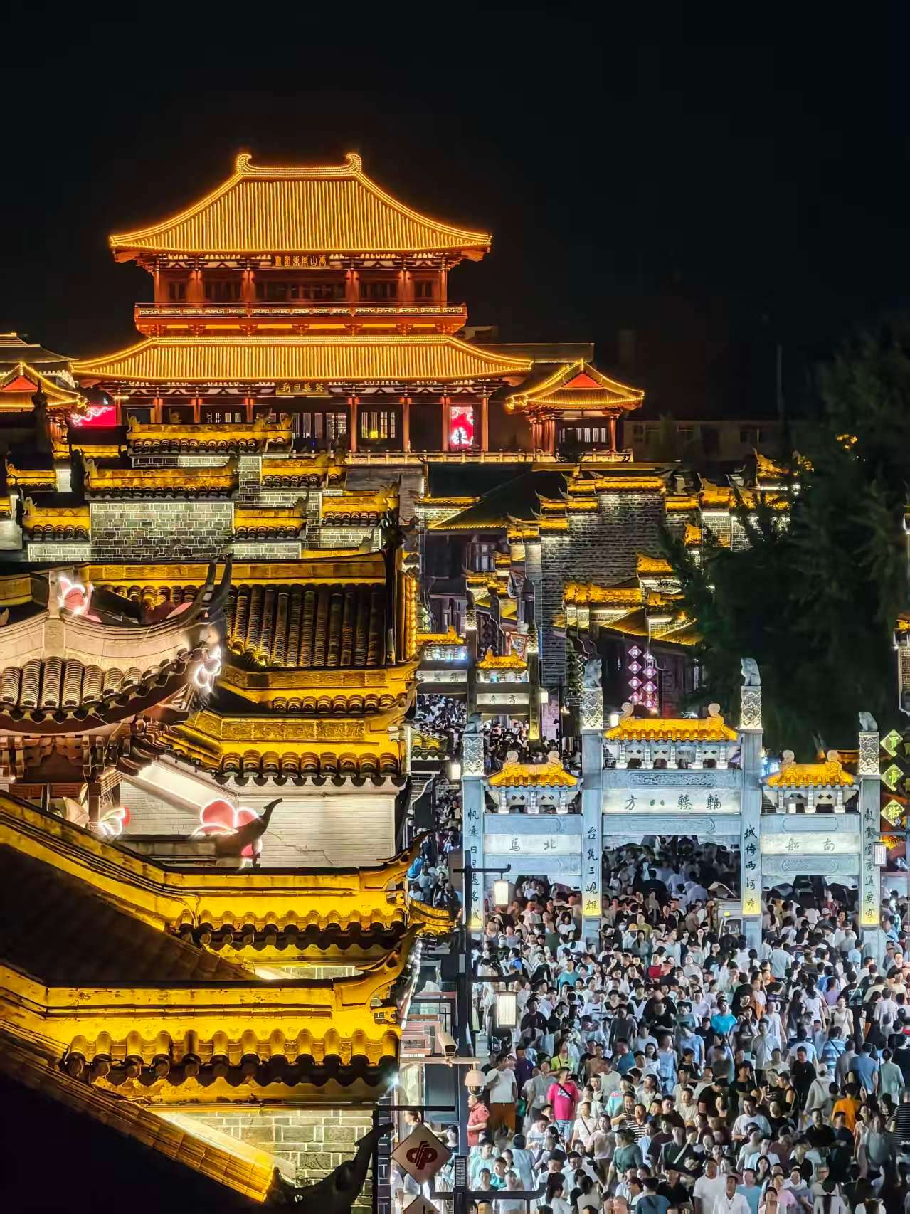 来襄阳啦好遗憾，没有找到跟郭靖黄蓉有关系的东西，为啥呀，就因为他俩不存在嘛（？）