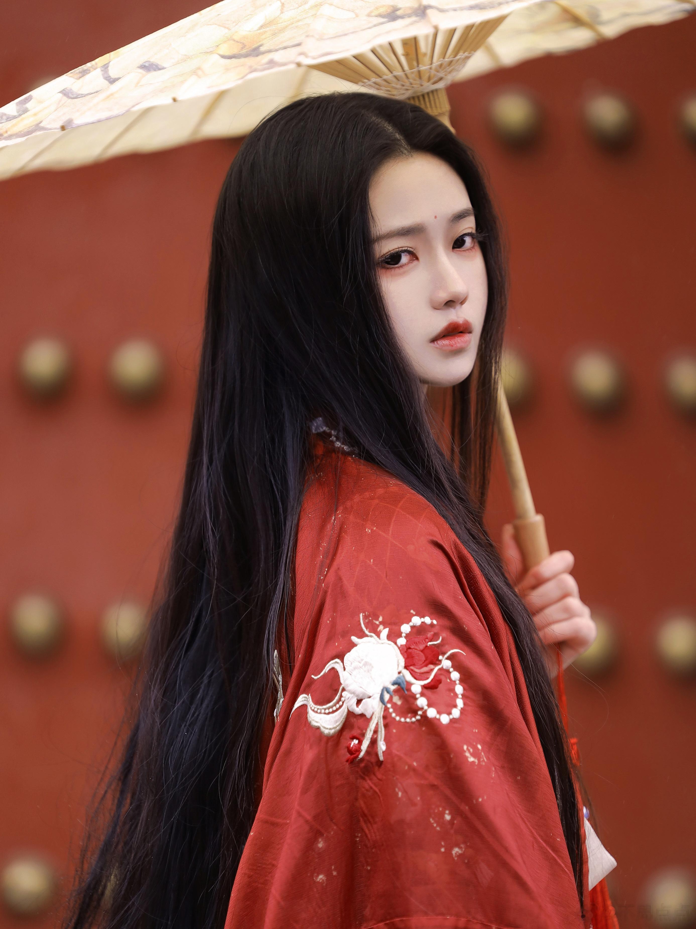 #汉服[超话]# 【亡心】正片分享“君子死知己，公主死社稷。”//一组今年年初的