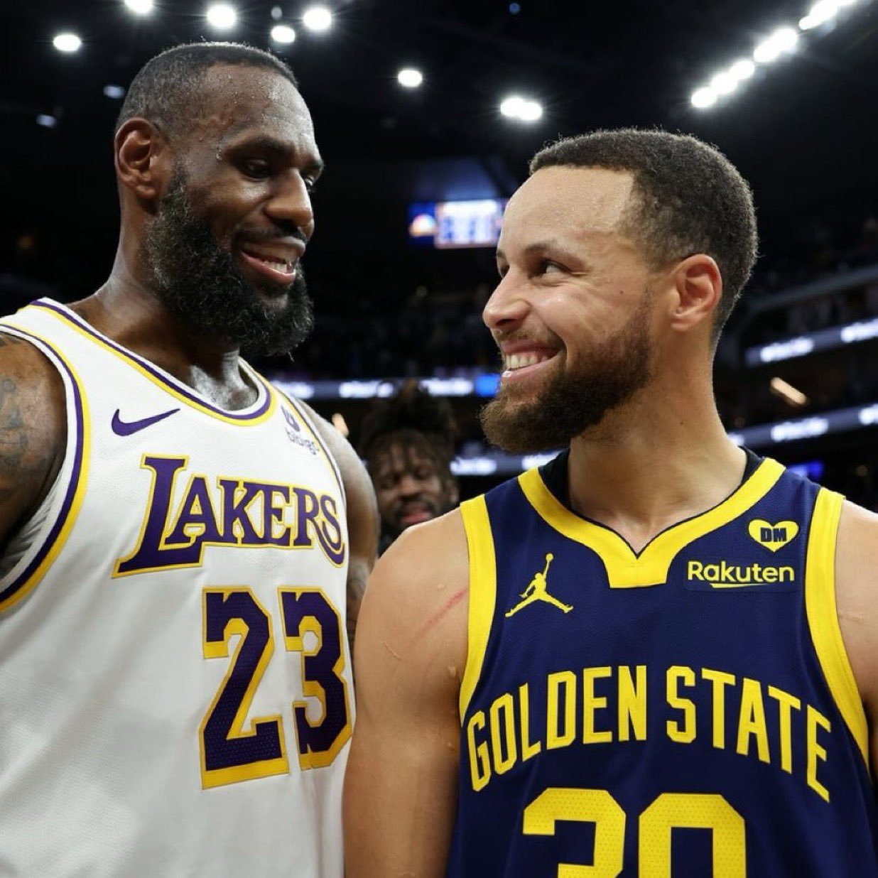 詹姆斯+库里，谁赞成？谁反对？天天吵到天昏地暗可太刺激了[嘻嘻]nba ​​​