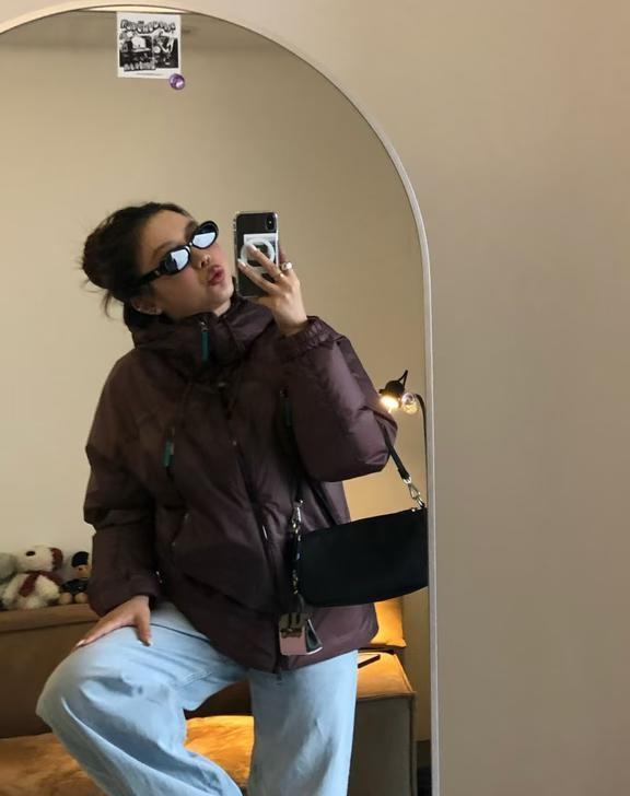 Jennie穿搭最适合i人
厚厚的外套舒舒服服
jennie JENNIE