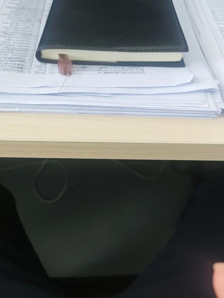 大学生是否应该选择稳定的工作我觉得刚大学毕业可以选择闯一闯，以后结婚了更多的可以