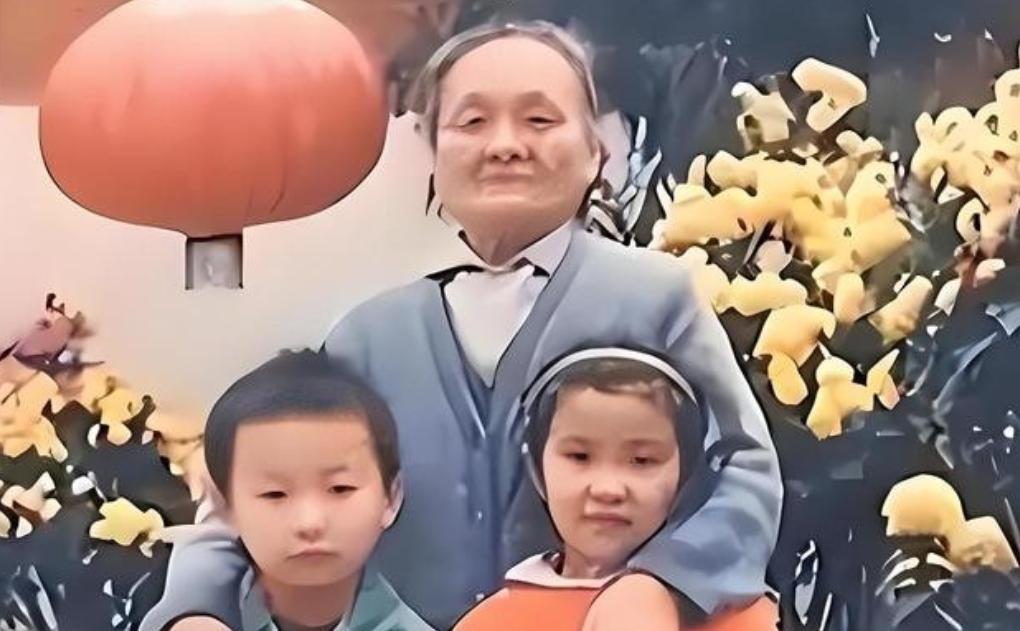 1966年，一对干部夫妻被带走，临走前把6个孩子托付给47岁的保姆高玉清，10年