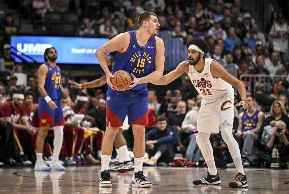 哈登22+10+7关键三分骑士双杀掘金 米切尔32+10约基奇连3场三双掘金vs