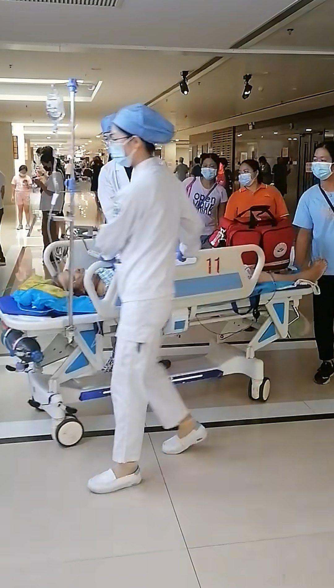 年轻人一般的小毛病最好不要去那里了，在街边小店铺随便捡点更实在 