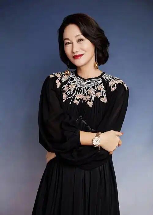 惠英红陈伟霆 女财阀和继承人弟弟谁懂这种强强设定的魅力！惠英红自带“硬净”气场，