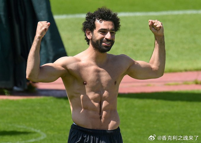 萨拉赫⇨ 在球队所有正式比赛中的出场时间占比▪️ 17-18赛季：81.7%▪️