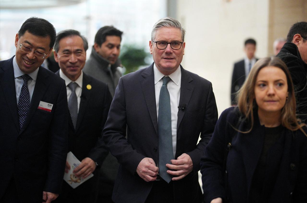 斯塔默现在换套路了，为了缓解困境，他打算“曲线救国”。

2月4日，斯塔默今天发