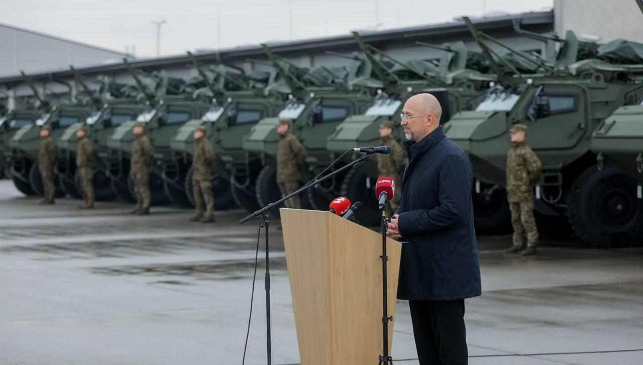 今天，乌克兰在里加附近的阿达日军事基地正式接收了拉脱维亚交付的21辆帕特里亚6x