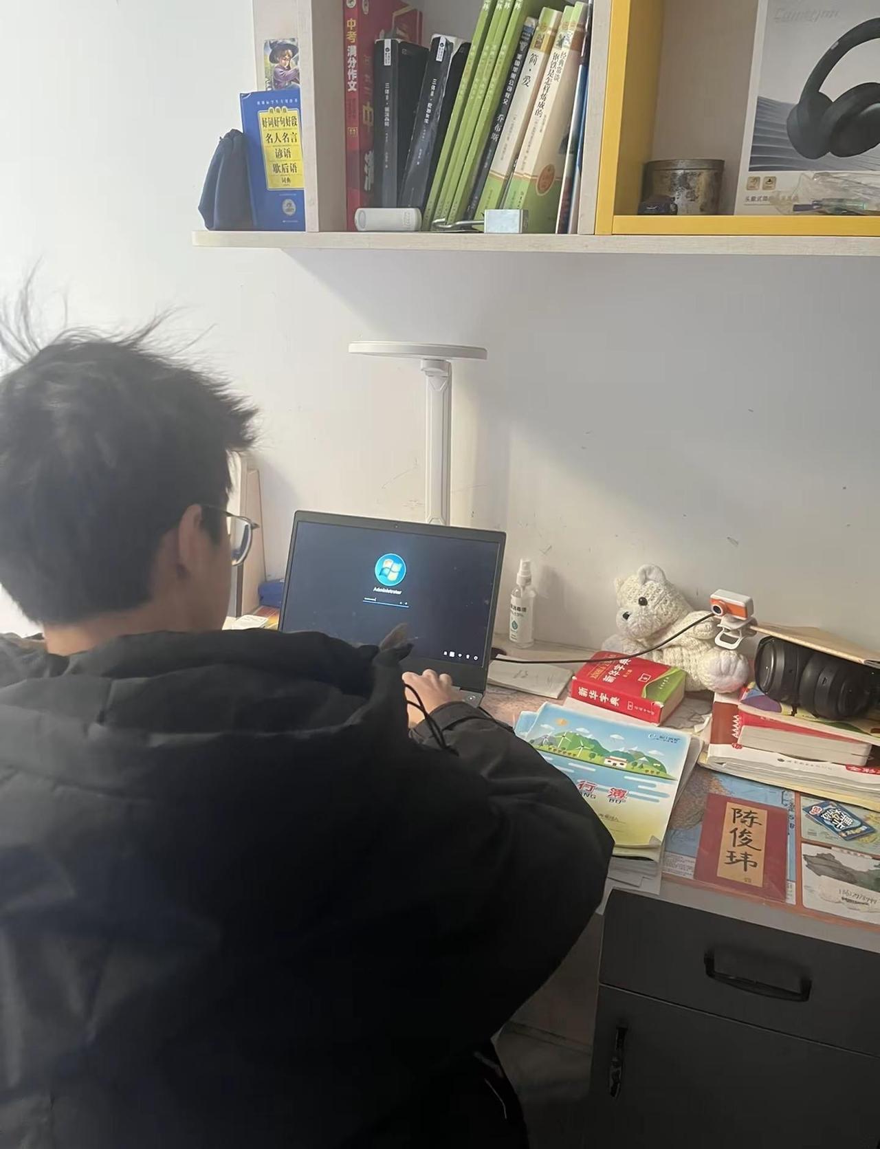 有一种奋斗叫初三，有一种青春叫中考，开局即决战，加油吧小子，让青春不留遗憾