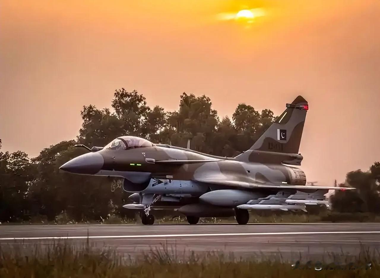 射程500误差1500？武契奇：中国导弹太准了，我都有点不习惯。武契奇这番幽默的