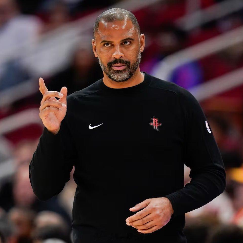 火箭队目前在NBA中净效率值排名第二（+12.5）。火箭战胜凯尔特人火箭vs凯尔