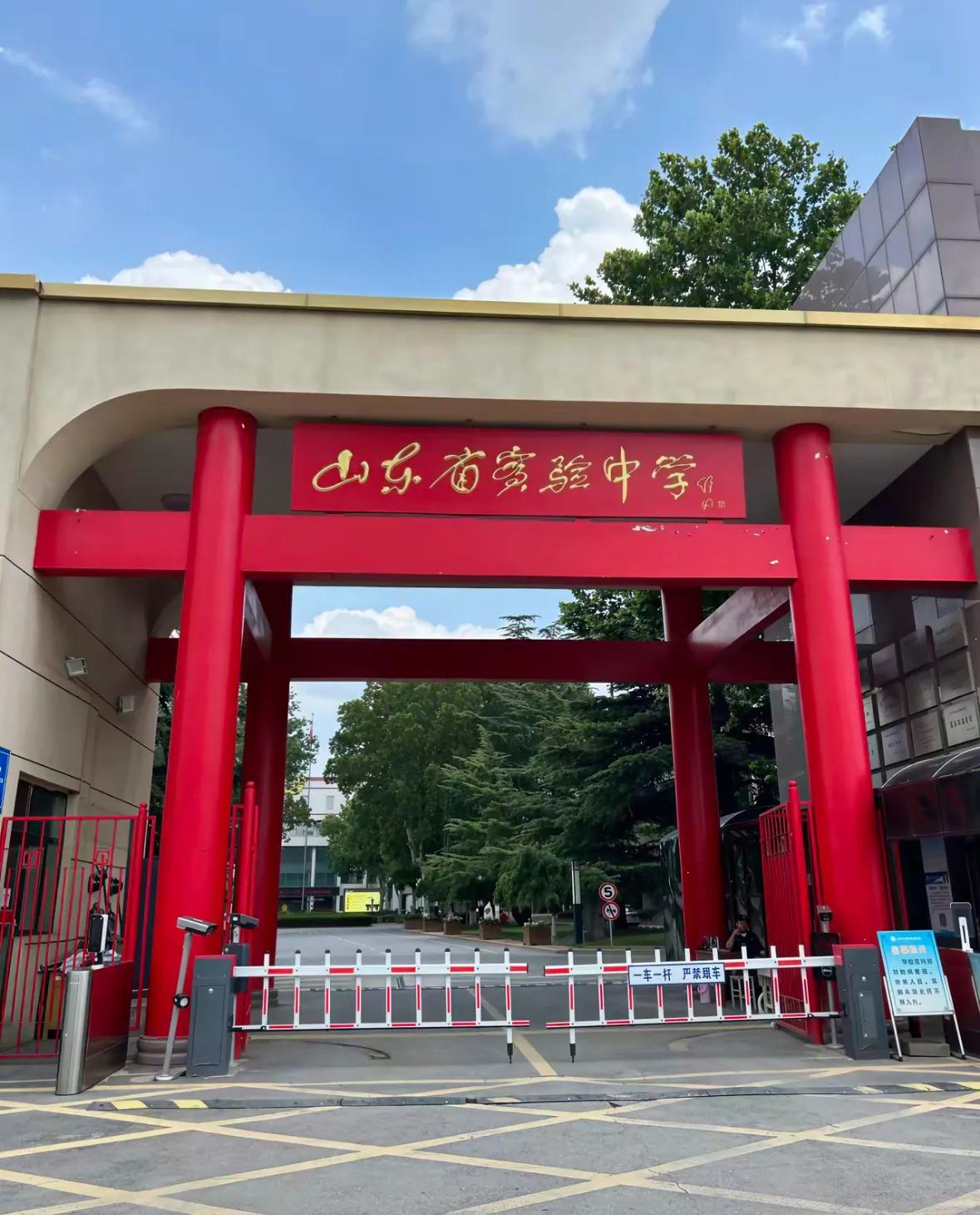 今年的高考，安静得确实有点反常。

往年这个时候，那阵仗可不是闹着玩的。朋友圈里