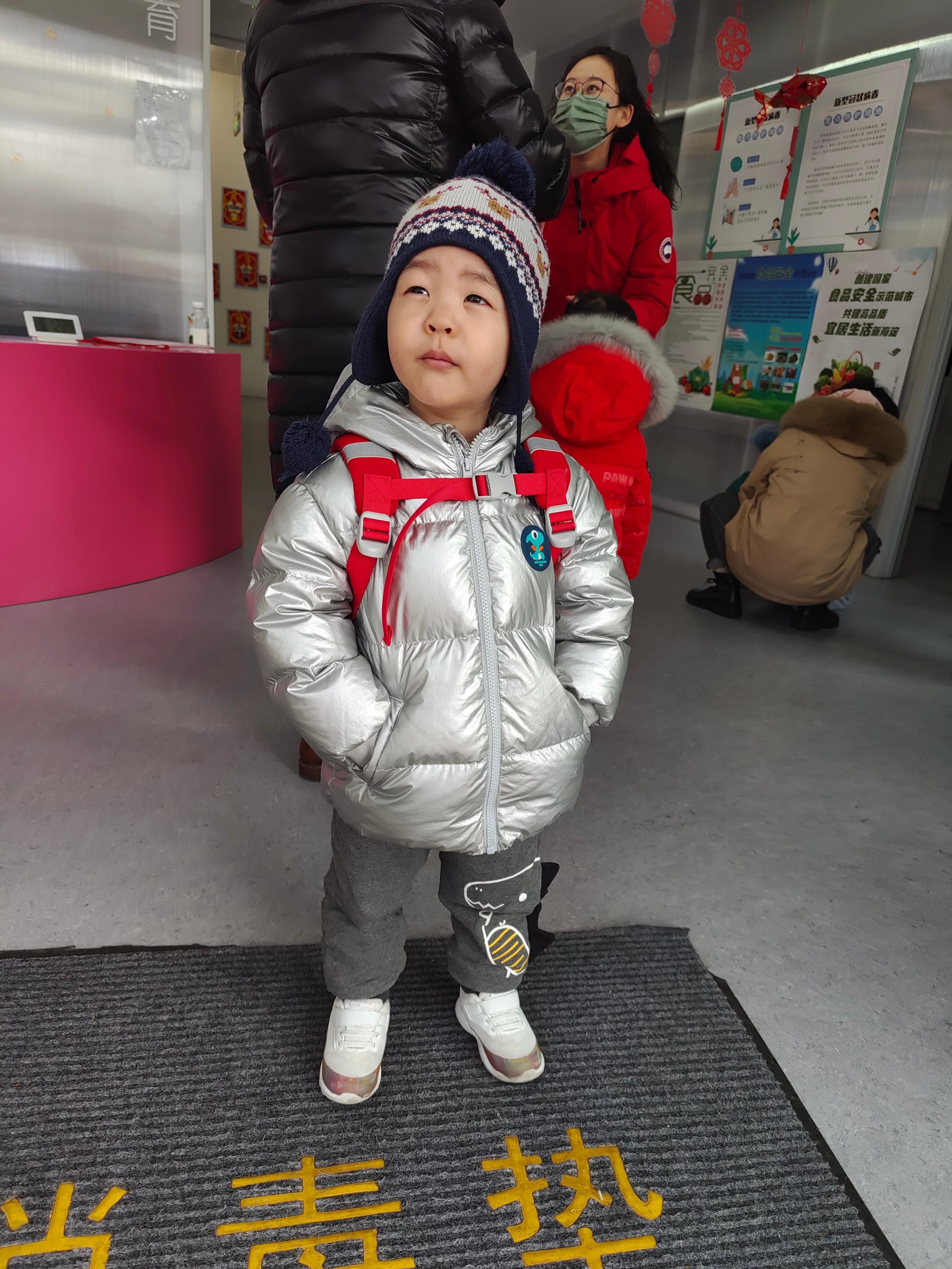 从来没给苗买过泰兰尼斯，总觉得把钱用在大量广告上的牌子，真正放在鞋上的成本就微乎